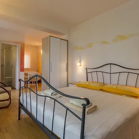 Burle Apartment *